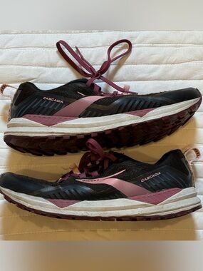 Brooks Cascadia 15 Trail Running Workout Tennis Shoes Women's Size 8 Black/Pink